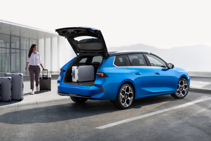 Astra_Sports_Tourer_0024c85d1de64879880.jpg