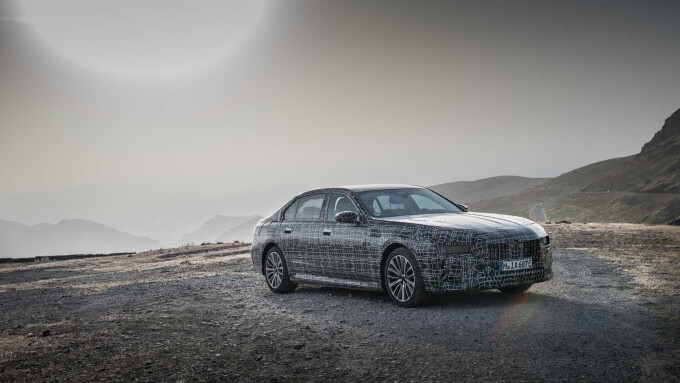 2023-bmw-i7-teaser-1025cb01f9b27c103d.jpg