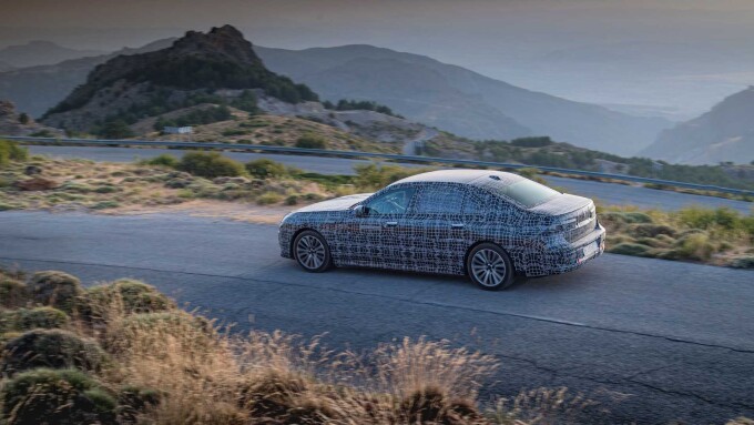 2023-bmw-i7-teaser-12e732f9c4fb29677e.jpg