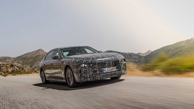 2023-bmw-i7-teaser-133064e007b7fe034.jpg