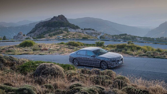 2023-bmw-i7-teaser-14b4918466087126c8.jpg