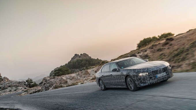 2023-bmw-i7-teaser-1655057b3833e4285d.jpg