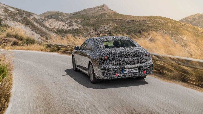 2023-bmw-i7-teaser-2d2ba114add1d296a.jpg