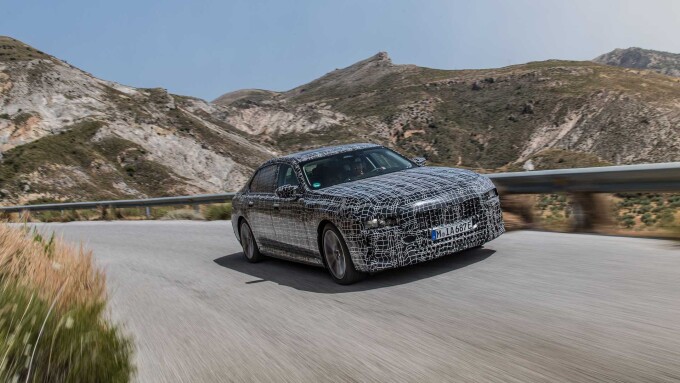 2023-bmw-i7-teaser-7ff97feaa9a4a05b7.jpg