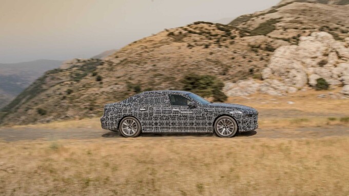 2023-bmw-i7-teaser-871cfa5d0f7599eb8.jpg