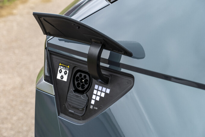 Ioniq-5--61249158a1db491f0a.jpg