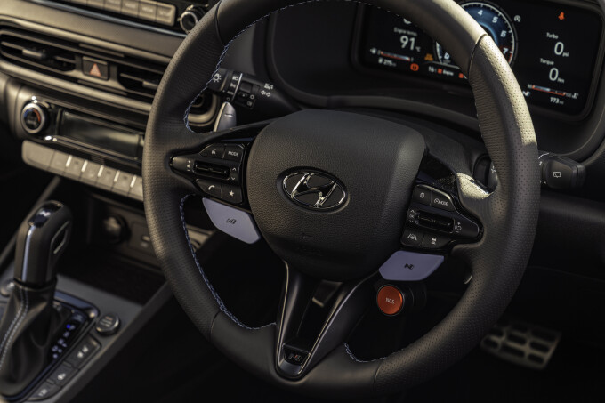 hyundai-uk-kona-n-1021-interior-08584645125b80471e.jpg