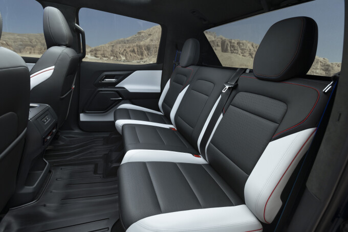 2024-Silverado-EV-RST-033-1329823f5ffb57e7e.jpg