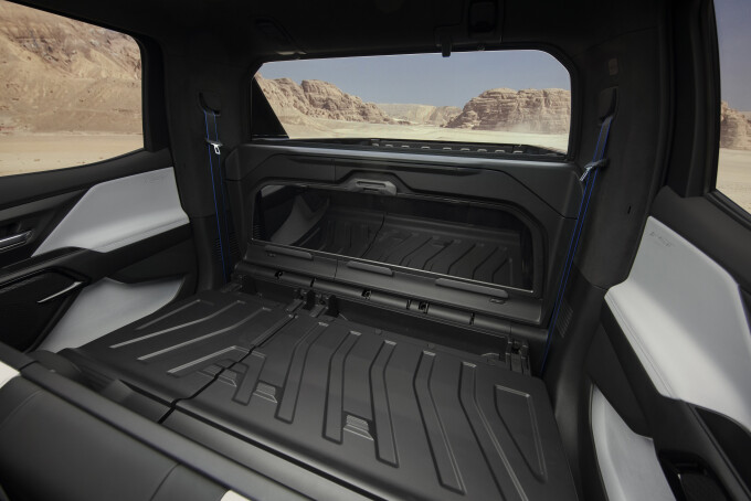 2024-Silverado-EV-RST-036d0d5b6dd43421e70.jpg
