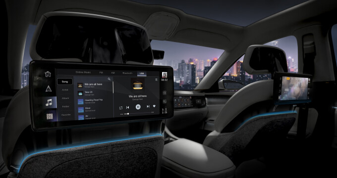 Each screen in the Chrysler Airflow Concept is a personalized space to access the digital world via 