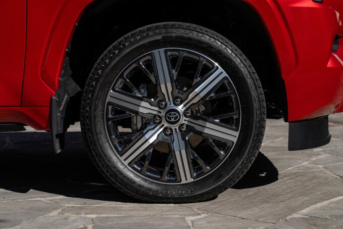 2023_Toyota_Sequoia_Capstone_009f707f71c16ec43a4.jpg