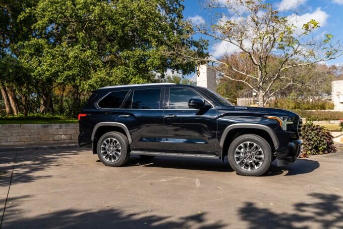 2023_Toyota_Sequoia_Limited_0215121a3739b270fef.jpg