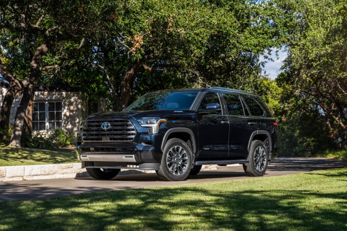 2023_Toyota_Sequoia_Limited_024dee513fa725c0532.jpg