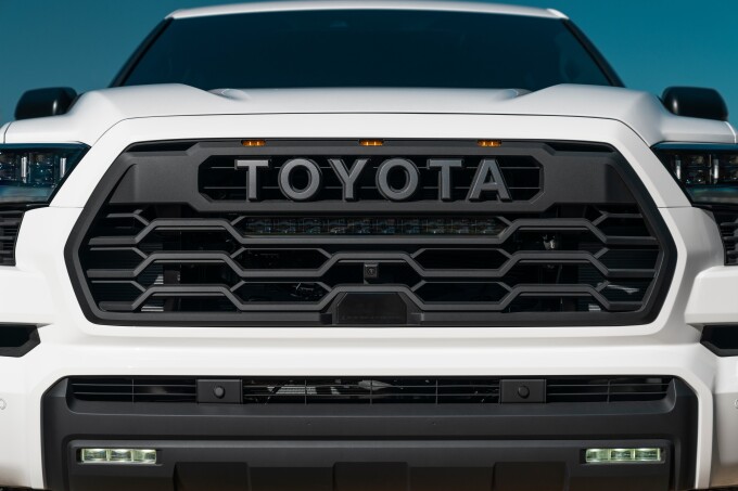 2023_Toyota_Sequoia_TRD-Pro_038eec227162f0acc25.jpg