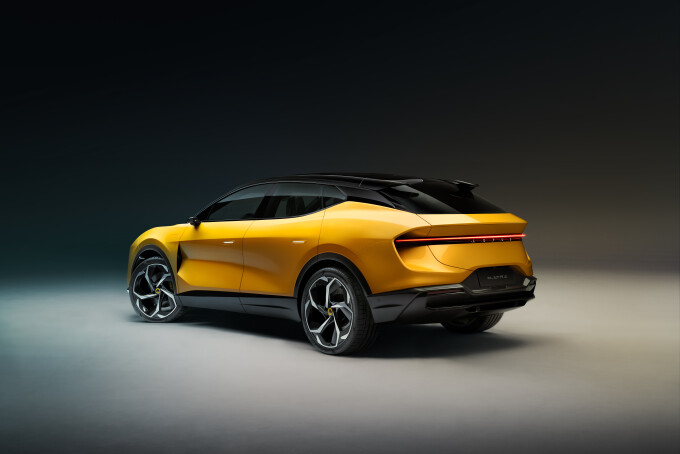 02_Lotus_Eletre_Yellow_Studio_R3414909bcde269f5b7.jpg