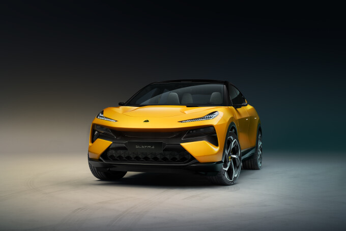 03_Lotus_Eletre_Yellow_Studio_F78e8632bb4552fd49c.jpg