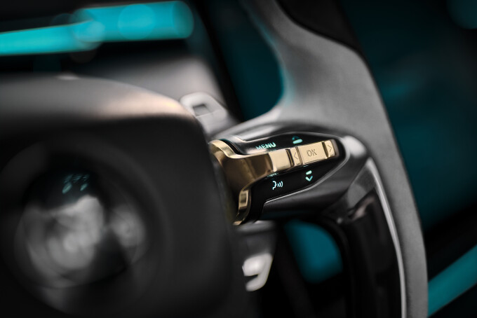 04_Eletre_Studio_INT_Steering_Wheel_Detail0e8e2290b825bc70.jpg