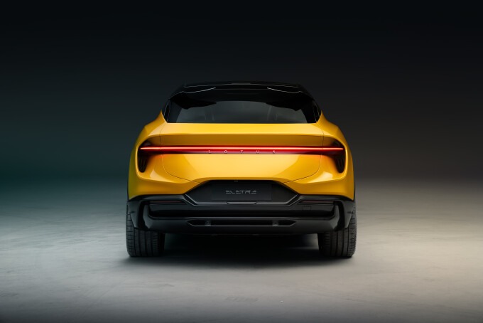 08_Lotus_Eletre_Yellow_Studio_Rear31cc5907b7d457a8.jpg