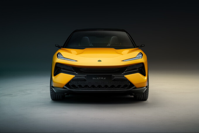 09_Lotus_Eletre_Yellow_Studio_Frontdb8c2679d07ee690.jpg