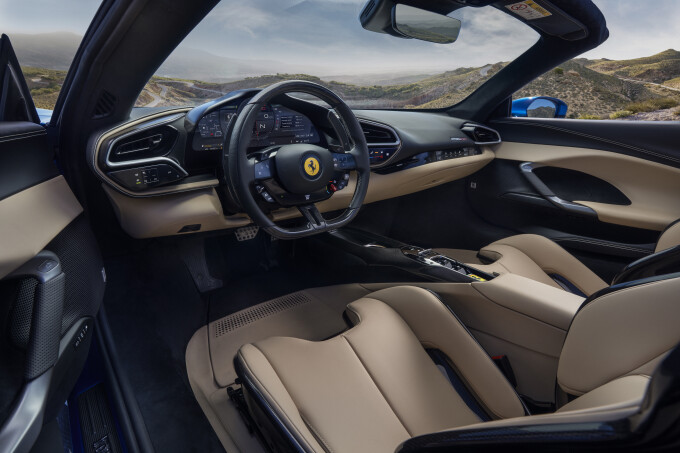 04_296_GTS_Interior_34f448ad3885018cf1.jpg