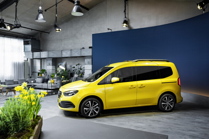2023-Mercedes-T-Class-2-1b31f4c915f9a32da.jpg