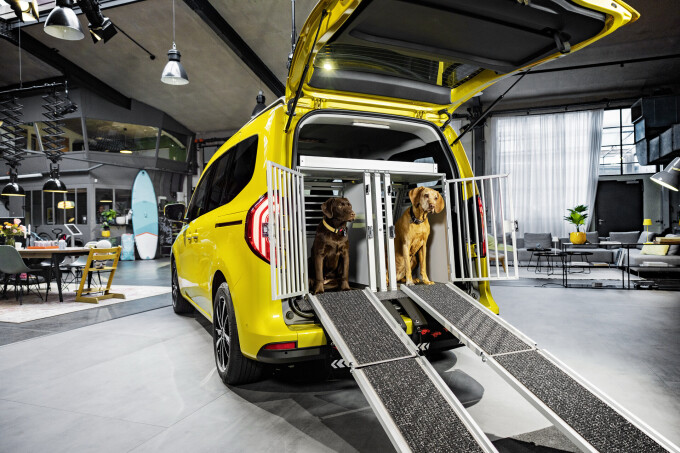2023-Mercedes-T-Class-85f74809054d523b3.jpg