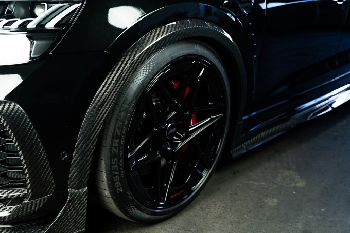 abt-unleashes-signature-edition-audi-rsq8-super-suv-with-800-hp-only-96-units-available_296c673f45b0754365.jpg