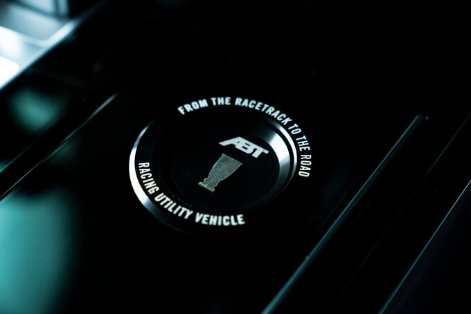 ABT_RSQ8_SE_Detail_04f00501e9a6aacb4a.jpg