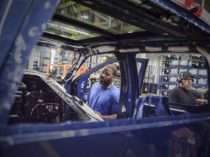 RougeElectricVehicleCenter_10_ErikCowan2703dfa8047f212d.jpg