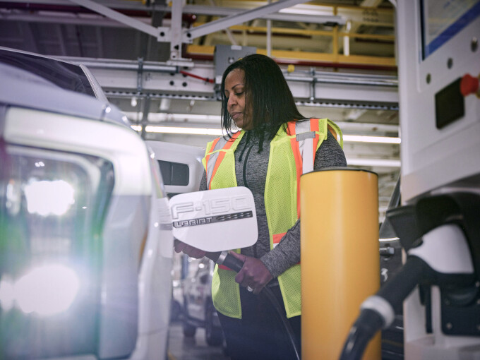 RougeElectricVehicleCenter_20_RhondaCenance018576c968d75638.jpg