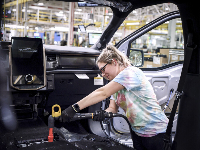 RougeElectricVehicleCenter_22_MacKenzieDeltart8a33766b3845acbd.jpg