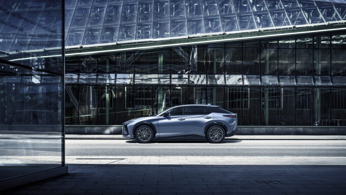 2023_Lexus_RZ_Lifestyle_4-scaledf313e2ed504b68b4.jpg
