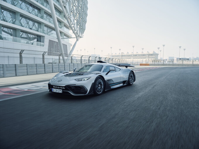 Mercedes-AMG ONE (Kraftstoffverbrauch gewichtet, kombiniert: 8,7 l/100 km; CO2Emissionen gewichtet, 
