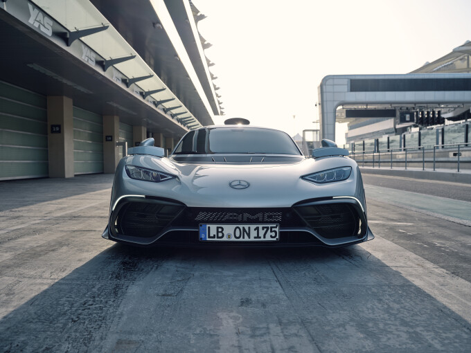 Mercedes-AMG ONE (Kraftstoffverbrauch gewichtet, kombiniert: 8,7 l/100 km; CO2Emissionen gewichtet, 