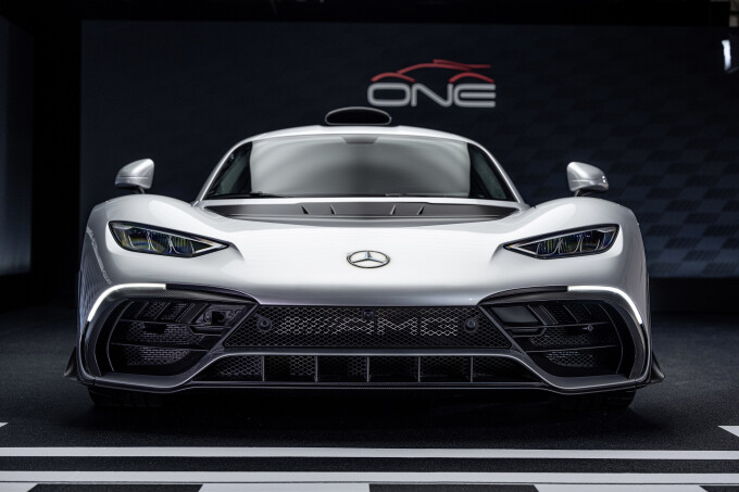 Mercedes-AMG ONE (Kraftstoffverbrauch gewichtet, kombiniert: 8,7 l/100 km; CO2 Emissionen gewichtet,