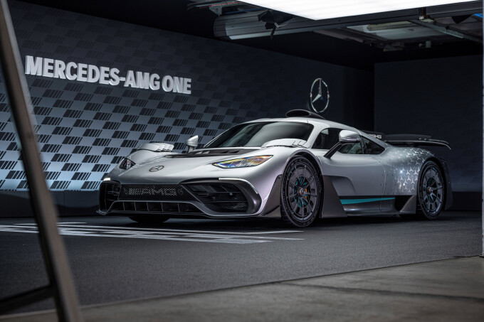 Mercedes-AMG ONE (Kraftstoffverbrauch gewichtet, kombiniert: 8,7 l/100 km; CO2 Emissionen gewichtet,