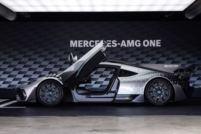 Mercedes-AMG ONE (Kraftstoffverbrauch gewichtet, kombiniert: 8,7 l/100 km; CO2 Emissionen gewichtet,