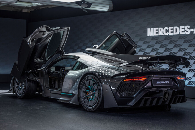 Mercedes-AMG ONE (Kraftstoffverbrauch gewichtet, kombiniert: 8,7 l/100 km; CO2 Emissionen gewichtet,