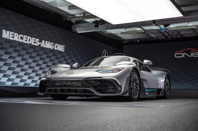Mercedes-AMG ONE (Kraftstoffverbrauch gewichtet, kombiniert: 8,7 l/100 km; CO2 Emissionen gewichtet,