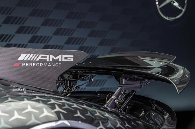 Mercedes-AMG ONE (Kraftstoffverbrauch gewichtet, kombiniert: 8,7 l/100 km; CO2 Emissionen gewichtet,