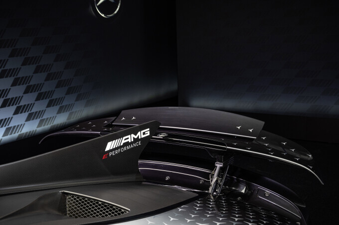 Mercedes-AMG ONE (Kraftstoffverbrauch gewichtet, kombiniert: 8,7 l/100 km; CO2 Emissionen gewichtet,