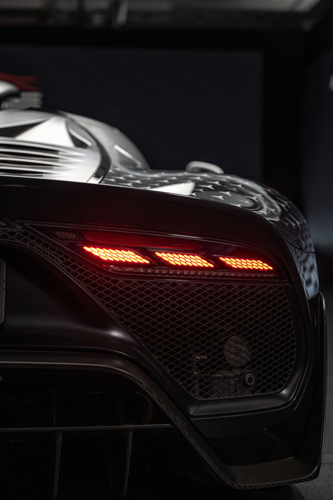 Mercedes-AMG ONE (Kraftstoffverbrauch gewichtet, kombiniert: 8,7 l/100 km; CO2 Emissionen gewichtet,