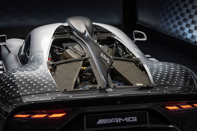 Mercedes-AMG ONE (Kraftstoffverbrauch gewichtet, kombiniert: 8,7 l/100 km; CO2 Emissionen gewichtet,