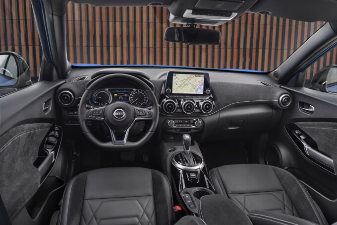 NissanJUKEHybridLiveEvent-Interior348fd662085853a07.jpg