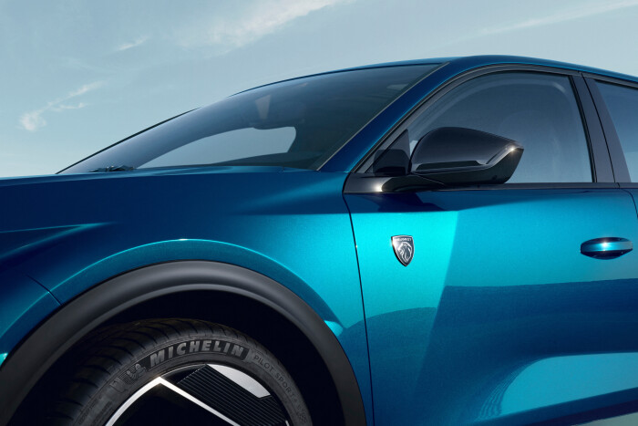 PEUGEOT_408PHEV_2206STYP_064c475f3589fc379c1.jpg