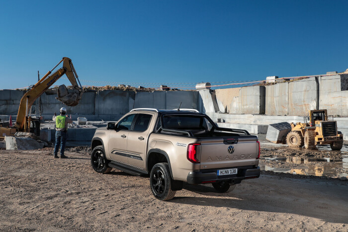 2023-Volkswagen-Amarok-Pickup_1USO_8465_6097082438d88426dbe99eb55.jpg