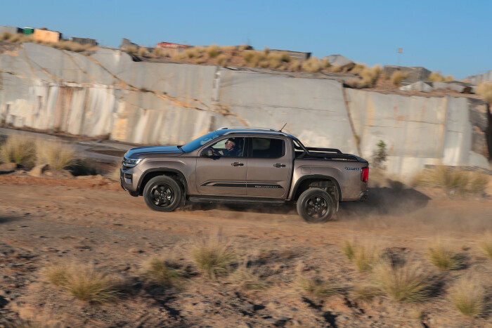 2023-Volkswagen-Amarok-Pickup_1USO_8638_133976285109fa45e6a12f62df.jpg