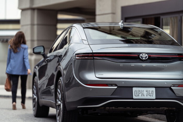 2023_Toyota-Crown_Limited_0112975ccbf83deee6a.jpg