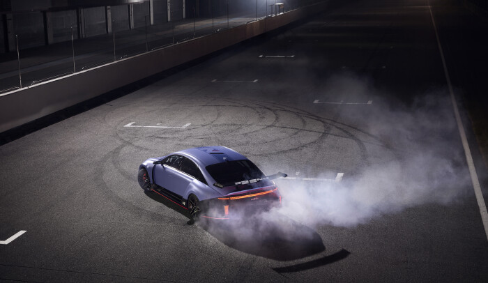 Large 50488 HyundaiMotorsNBrandUnveilsTwoRollingLabConceptsSignalingHigh PerformanceVisionforElectri