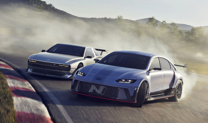 Large-50498-HyundaiMotorsNBrandUnveilsTwoRollingLabConceptsSignalingHigh-PerformanceVisionforElectrificationEra4ce20750eed1dc5e.jpg